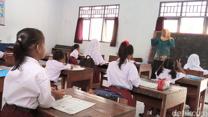 Suasana kegiatan belajar mengajar di SDN Gesikan, Kecamatan Kemiri, Kabupaten Purworejo, Senin (26/9/2022). Suasana kegiatan belajar mengajar di SDN Gesikan, Kecamatan Kemiri, Kabupaten Purworejo, Senin (26/9/2022).