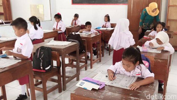 Suasana kegiatan belajar mengajar di SDN Gesikan, Kecamatan Kemiri, Purworejo, Senin (26/9/2022).