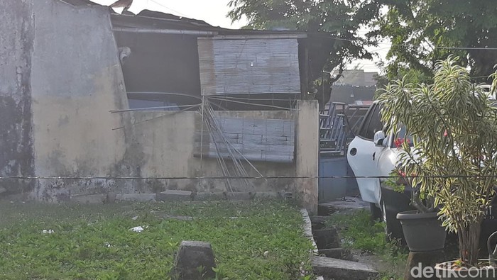 Suasana lokasi ledakan di asrama Brimob Grogol, Sukoharjo, Senin (26/9/2022) pagi.