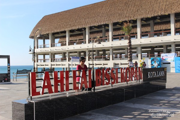 Papan nama yang sering menjadi tempat berfoto pengunjung