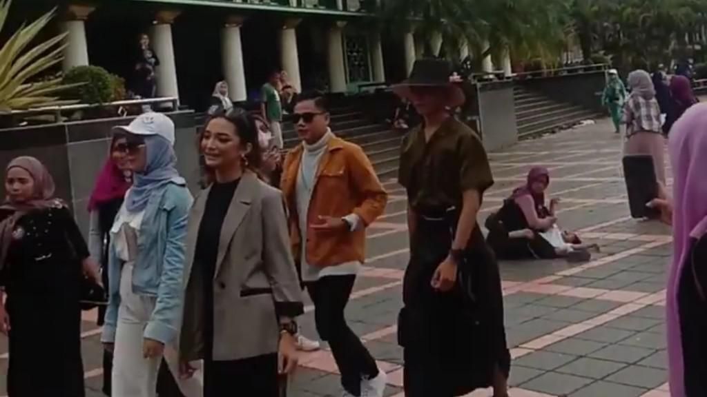 Gelar Fashion Show di Masjid Agung Ciamis, Panitia Dihukum Ngaji!