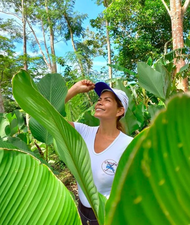 Tess Garcia, wanita asal Peru yang jadi kontroversi setelah terjun ke dunia politik. Profilnya jadi sorotan karena Tess adalah bintang OnlyFans. Foto: dok. Instagram