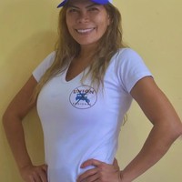 Inilah foto Tess saat berkampanye. Dia mengenakan kaos partainya. Foto: dok. Instagram