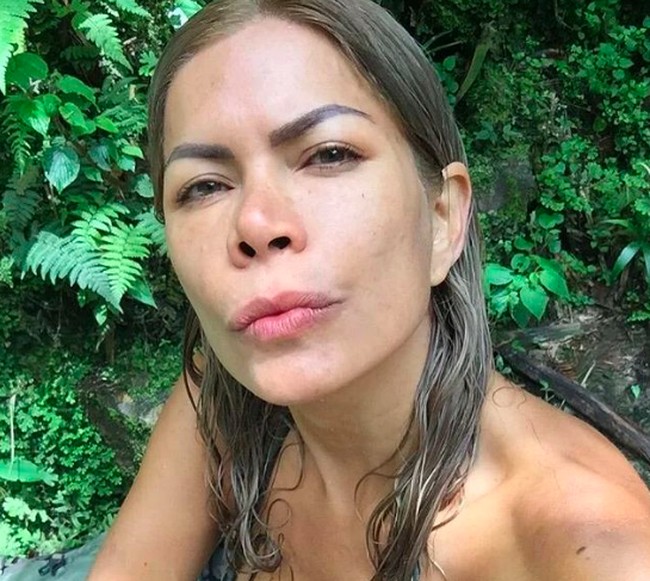 Tess pun aktif turun ke perkampungan di daerahnya untuk mencari dukungan. Foto: dok. Instagram