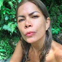 Tess pun aktif turun ke perkampungan di daerahnya untuk mencari dukungan. Foto: dok. Instagram