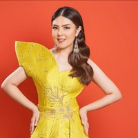 Perjalanan dietnya tak selalu mulus. Ia sempat mengalami bulimia setelah menjalani diet ekstrem. Foto: Instagram/@tinatoon101 @yudajulianofficial