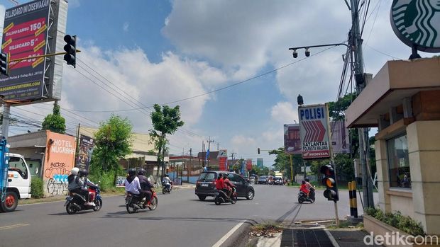traffic light pendek di malang