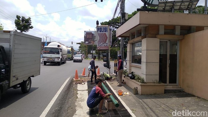 traffic light pendek di malang