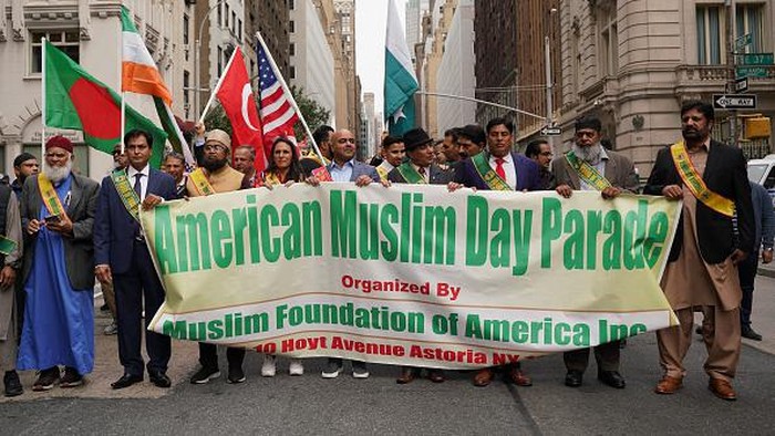 NEW YORK, USA - SEPTEMBER 25: The annual United American Muslim Day Parade held in New York City, United States on Sunday, September 25, 2022. Muslims with different backgrounds from all over the world gathered in the city and chanted religious slogans. They also held a congregational prayer in the street. The event was held from 10 am to 6 pm on the Madison Avenue between East 24th and East 26th Street. (Photo by Lokman Vural Elibol/Anadolu Agency via Getty Images)