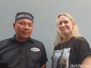 Vicky Prasetyo Pacaran dengan Bule Rusia, Setting-an?