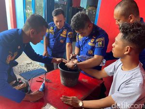 Cincin Tak Bisa Lepas, Vokalis Aftershine Datangi Kantor Damkar Jogja