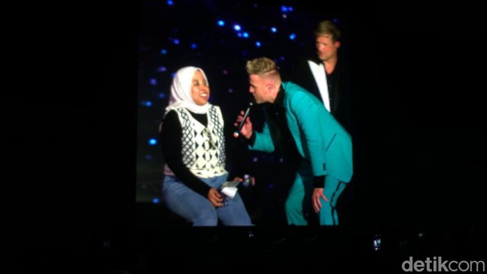 Westlife menggelar konser di Jatim International Expo, Surabaya pada Minggu (25/9/2022). Pemampilan boyband asal Irlandia itu sukses memukau penonton.