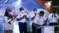 Direktur Utama KAI Didiek Hartantyo mengatakan, pemasangan Solar Panel ini merupakan upaya transisi energi yang dilakukan KAI dengan menggunakan Energi Baru Terbarukan (EBT) untuk suplai energi listrik di berbagai aset KAI.