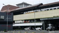 Implementasi Solar Panel di stasiun dan kantor KAI ini merupakan bagian dari rangkaian HUT ke-77 KAI yang bertema Bangkit Lebih Cepat, Melayani Lebih Baik.
