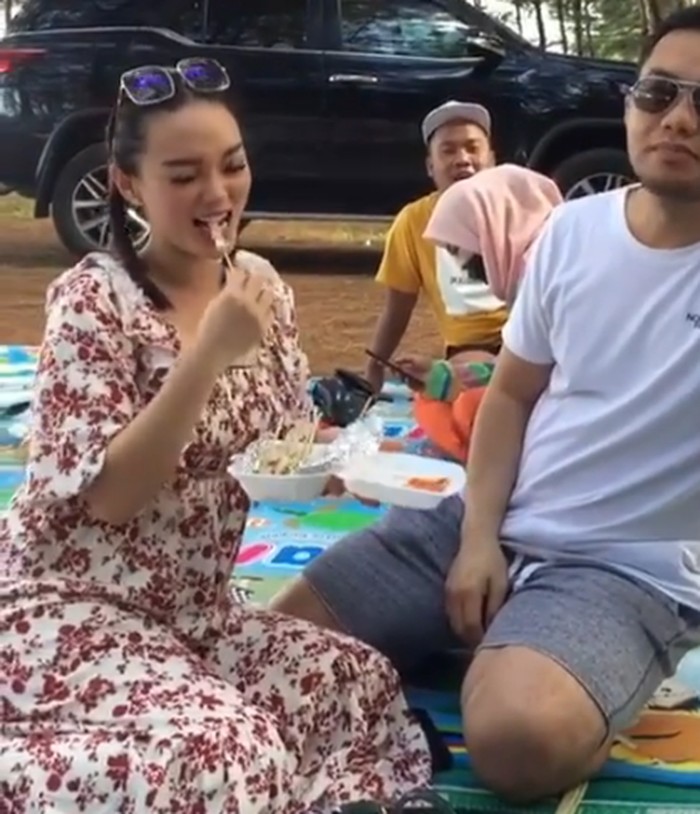Zaskia Gotik Zaskia Gotik