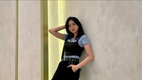 Netizen kemudian terbelah, ada yang membela #TimPakeSendok Zee JKT48 dan #TimPakeTangan Arief Muhammad. Foto: Instagram @jkt48.zee