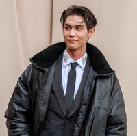 Lawan main Win Metawin, Bright Vachirawit juga diakui sebagai aktor Thailand pemilik wajah terbaik. Foto: Dave Benett/Getty Images for Bur/David M. Benett