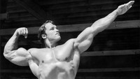 Di era tersebut, Arnold Schwarzenegger tak pernah absen ke tempat latihan. (Foto: Getty Images/Hulton Archive)
