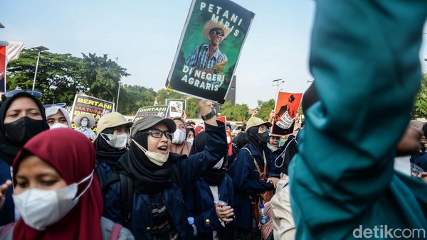Aksi Mahasiswa di Gedung DPR Peringati Hari Tani Nasional