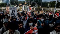 Aksi ini digelar bertepatan dengan Hari Tani Nasional.