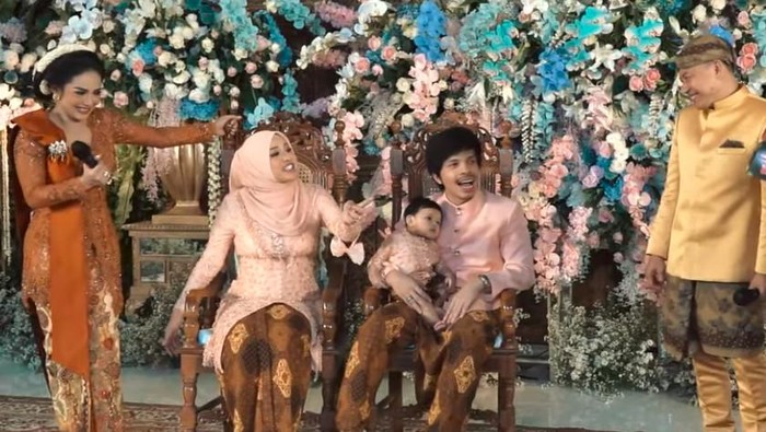Anang Hermansyah satu panggung dengan Krisdayanti.