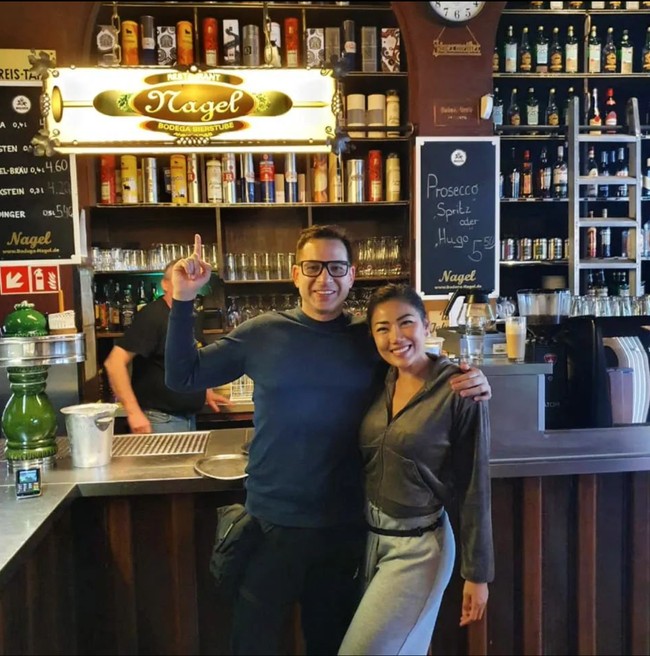 Hingga saat ini rumah tangga Ari Wibowo dan Inge jauh dari gosip miring. Selain itu keduanya juga selalu terlihat romantis bersama. Foto: Instagram/@ariwibowo_official