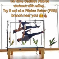 Dalam video yang diunggah terlihat Ari Wibowo dan istrinya itu kompak melakukan gerakan pilates yang sama. Tak hanya itu saja, keduanya pun juga kompak mengenakan pakaian berwarna abu-abu. Foto: Instagram/@ariwibowo_official