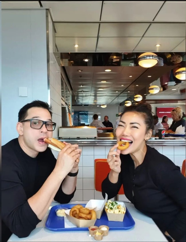 Ari Wibowo sendiri telah menikah dengan Inge Anugrah pada Juli 2006. Setelah menikah keduanya kini telah dikaruniai 2 orang putra. Foto: Instagram/@ariwibowo_official