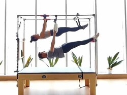 7 Momen Ari Wibowo Pilates Bareng Istri yang Curi Atensi, Kompak & Romantis