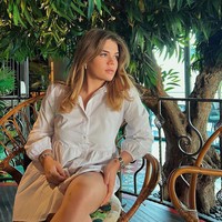 Camille Gottlieb adalah cucu dari Grace Kelly. Wanita 24 tahun tersebut merupakan putri dari Princess Stephanie dan Jean Raymond Gottlieb, mantan penjaga keamanan Palais Princier de Monaco. Foto: Instagram @camillerosegottlieb