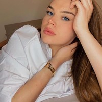 Selain sosoknya, Camille juga menjadi perhatian karena wajahnya yang mirip dengan sang nenek Grace Kelly. Mereka terlihat mirip karena rambut pirang dan mata biru. Keduanya juga punya kesamaan gaya fashion yang klasik dan kecintaan akan anjing.Foto: Instagram @camillerosegottlieb