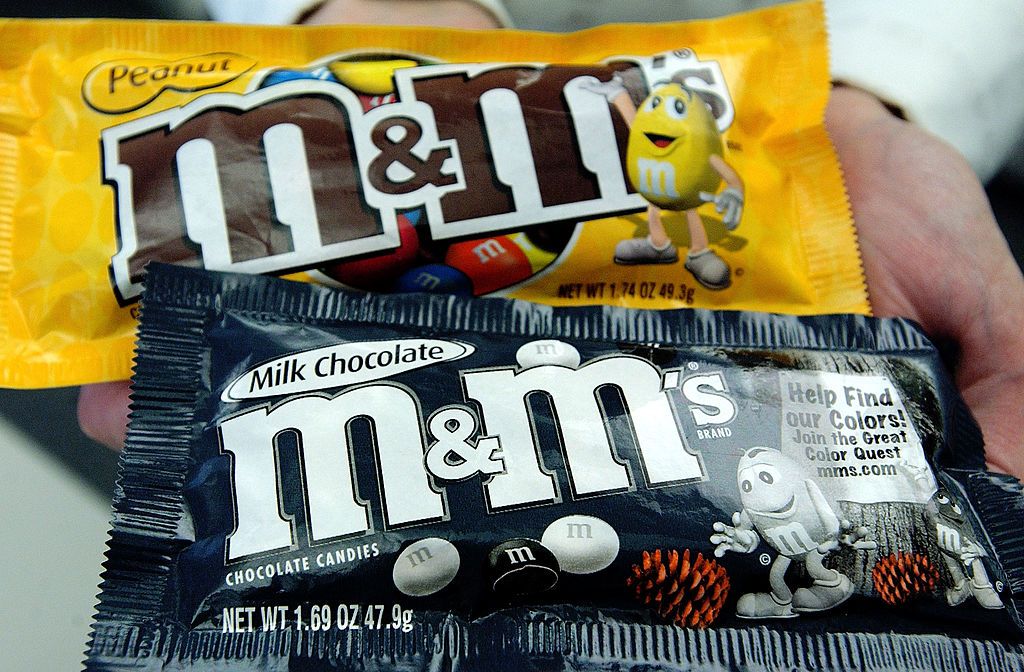 Cokelat M&M's.