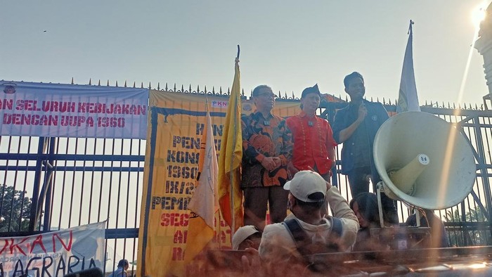 Demonstrasi di depan Gedung DPR (Adrial/detikcom)