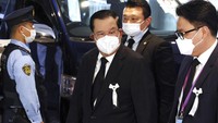 Perdana Menteri Kamboja Hun Sen tiba di aula Nippon Budokan untuk menghadiri pemakaman kenegaraan Shinzo Abe. Yoshikazu Tsuno/Pool Photo via AP.