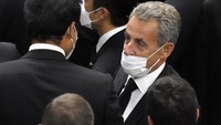 Mantan Presiden Prancis Nicolas Sarkozy juga menghadiri pemakaman tersebut. AP Photo/Eugene Hoshiko, Pool.