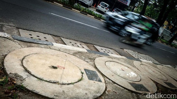 Di Ujung Jabatan, Anies Minta Penerusnya Perbanyak Sumur Resapan Pembangunan sumur resapan diklaim Gubernur DKI Jakarta Anies Baswedan sebagai salah satu upaya penanganan banjir. Anies meminta penerusnya memperbanyak sumur resapan.