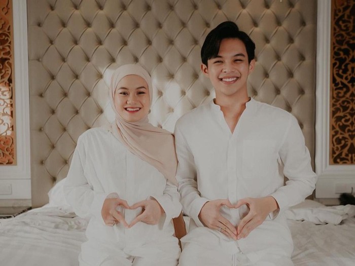Dinda Hauw dan Rey Mbayang