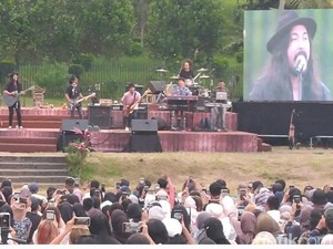 Kala Yura Yunita, Ardhito hingga Ello Buai Penonton di Candi Borobudur