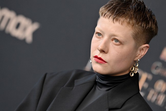 Bintang serial ‘House of the Dragon’ Emma D’Arcy ikut berpartisipasi dalam aksi boikot. Foto: Getty Images/Lia Toby