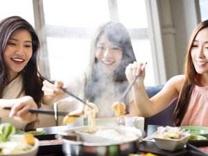9 Negara Ini Punya Etika Makan Paling Aneh di Dunia