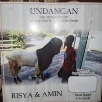 Apakah undangan yang satu ini adalah undangan pernikahan si bapak dengan kambingnya? Sampai sekarang konsep dan tujuan dari undangan ini masih menjadi misteri. Foto: Twitter/@txtdarigajelas