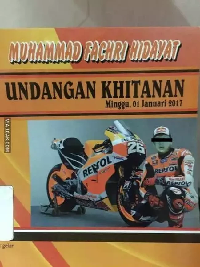 Foto dulu aja siapa tau selesai khitanan cita-cita jadi pembalapnya bisa tercapai. Doakan saja yaa.. Foto: 1cak.com