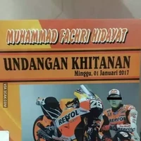 Foto dulu aja siapa tau selesai khitanan cita-cita jadi pembalapnya bisa tercapai. Doakan saja yaa.. Foto: 1cak.com