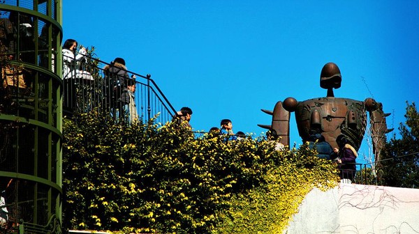 Berikutnya, ada robot Laputa raksasa di Museum Ghibli. Bisa dibilang Ghibli merupakan Walt Disney-nya Jepang lho gaes. Berikutnya, ada robot Laputa raksasa di Museum Ghibli. Bisa dibilang Ghibli merupakan Walt Disney-nya Jepang lho gaes.
