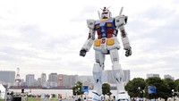 Nah, ini dia yang paling populer apalagi kalau bukan Gundam. Patung setinggi 18 meter ini mejeng di Taman Tokyo.