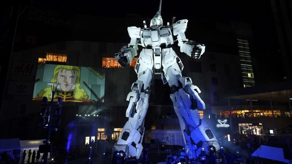 Tak hanya satu, Gundam lainnya juga mejeng dengan jenis RX-0 Unicorn. Kali ini tingginya mencapai 19,7 meter dan dipamerkan di Mal DiverCity Tokyo. Tak hanya satu, Gundam lainnya juga mejeng dengan jenis RX-0 Unicorn. Kali ini tingginya mencapai 19,7 meter dan dipamerkan di Mal DiverCity Tokyo.