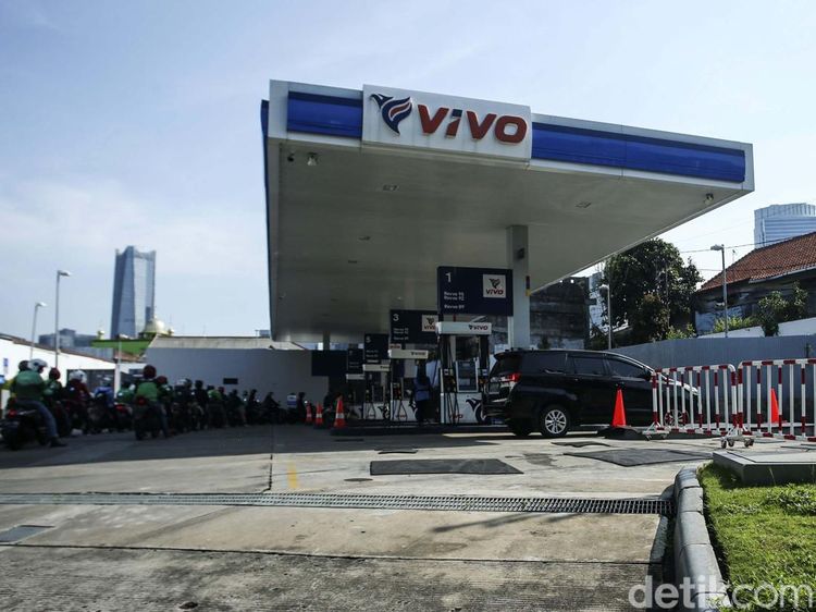 Lebih Mahal dari Pertalite, Pengendara Tetap Antre BBM Vivo