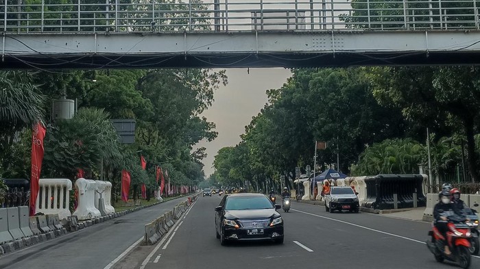 Jalan Medan Merdeka Barat dibuka lagi usai massa demo hari Tani Nasional membubarkan diri (Wildan-detikcom)