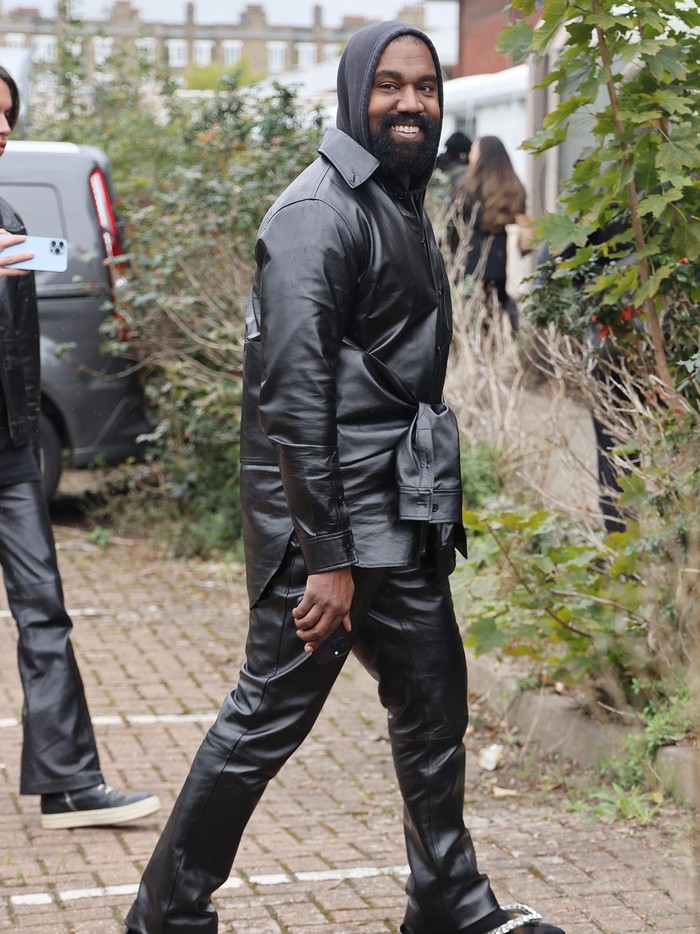 LONDON, ENGLAND - SEPTEMBER 26: Kanye West leaving the Burberry S/S 2022 Catwalk Show during London Fashion Week September 2022 on September 26, 2022 in London, England. (Photo by Neil Mockford/GC Images)