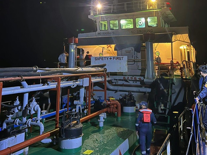 Kapal Tanker MT Zakira bermuatan 600 ribu liter minyak solar High Speed Diesel (HSD) diamankan Bea Cukai Batam. Dokumen Bea Cukai Batam)